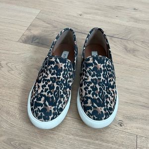 Steve Madden leopard print slides